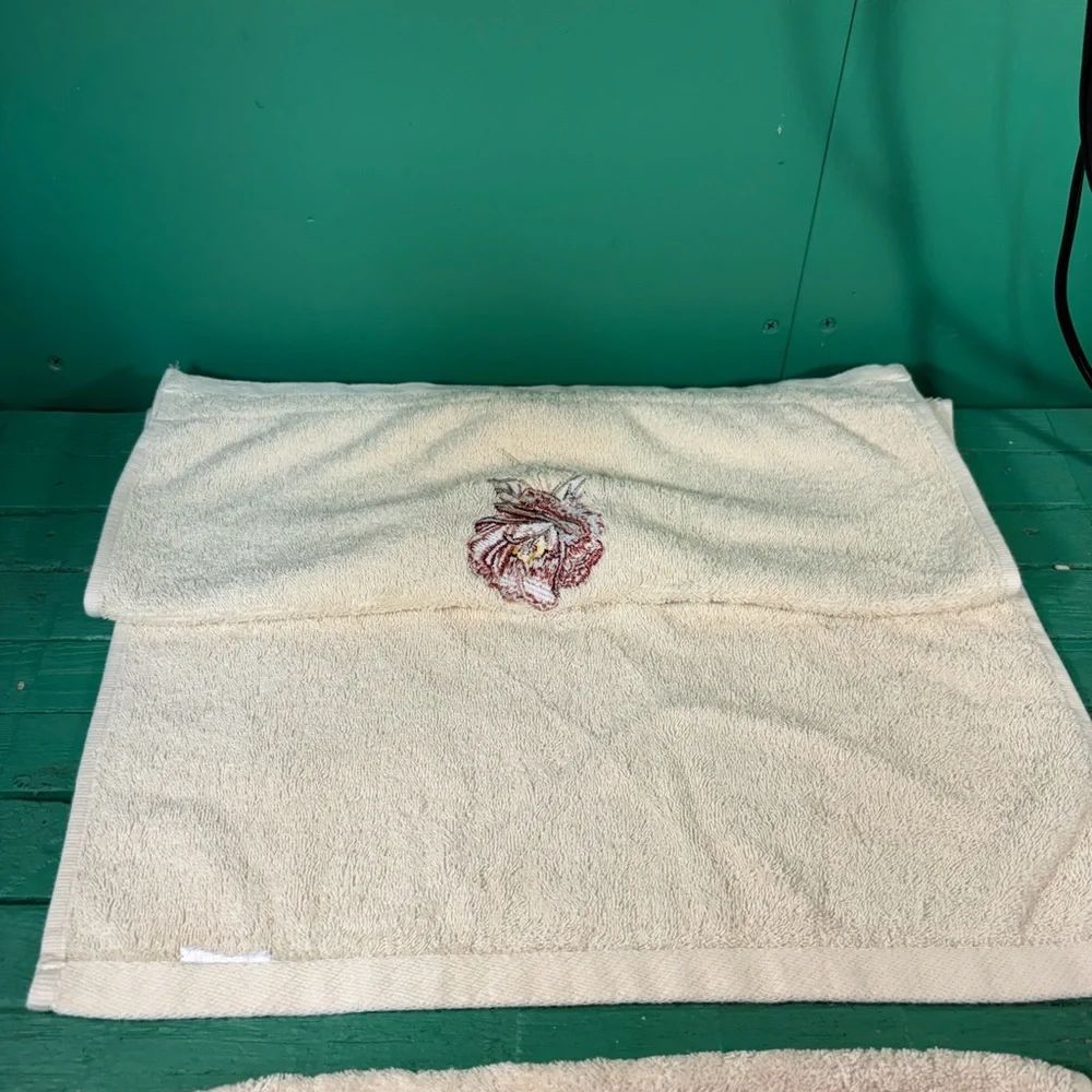 Luxurious Cream and Red Floral Hand Towel Set